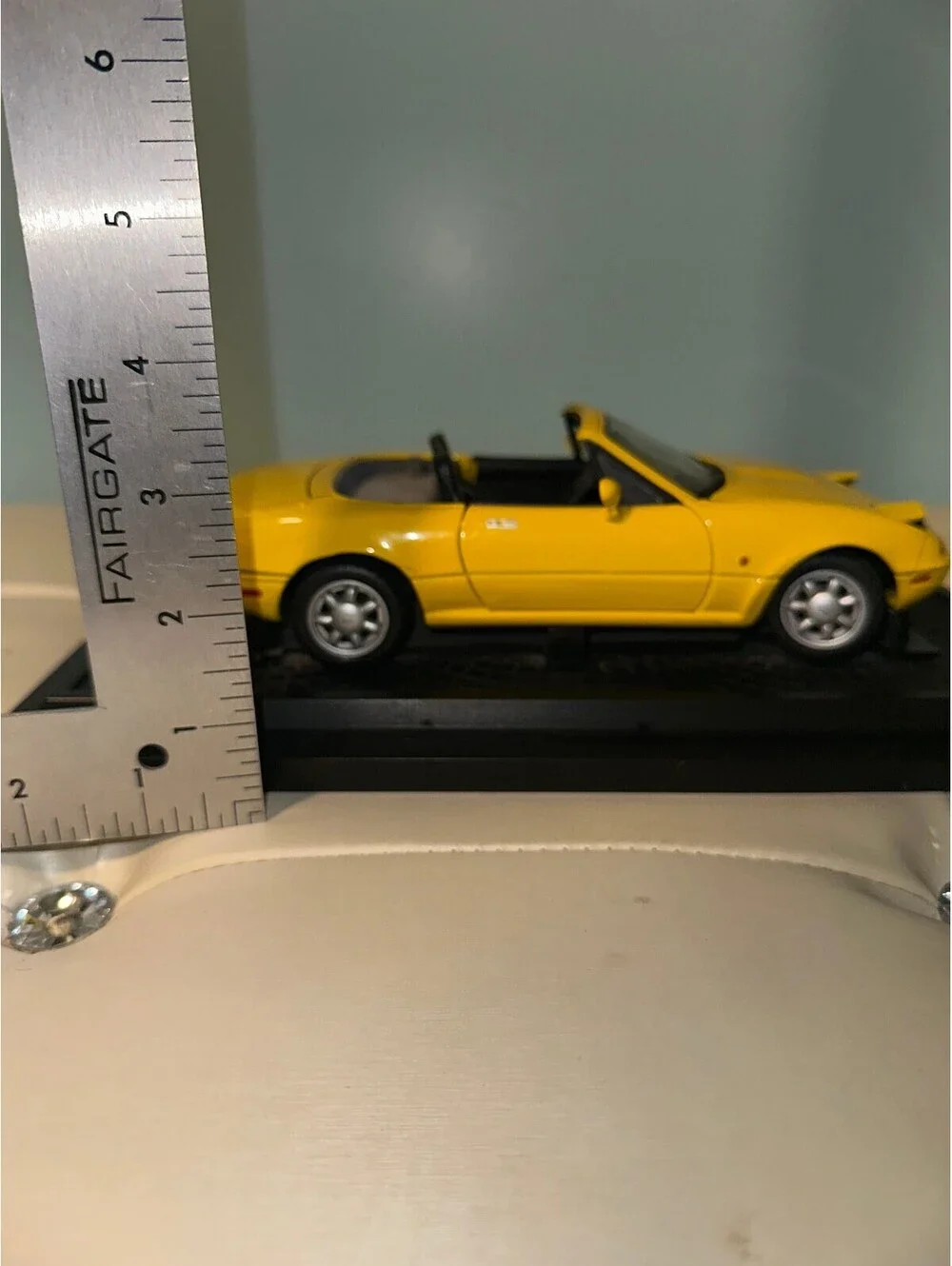 Kyosho Yellow MX-5 Miata Vintage Model Car Detailed 1:18